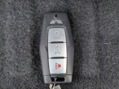 Used 2022 Mitsubishi Outlander ES image 33