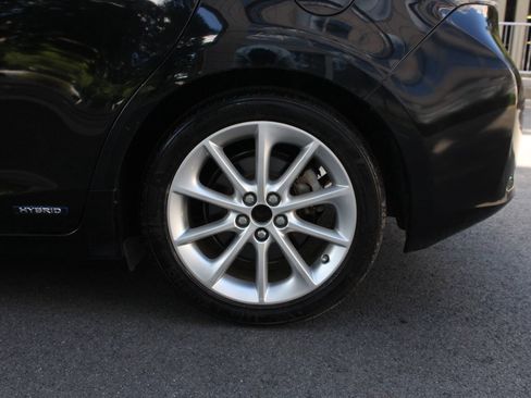 Used 2011 Lexus CT 200h Premium w/ Leather Pkg FWD image 9