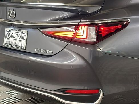 Used 2025 Lexus ES 300h w/ Technology Package image 9