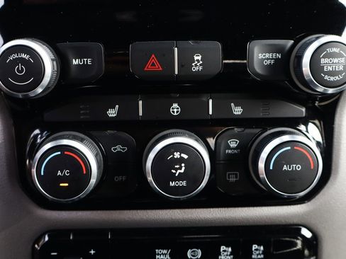 Used 2020 RAM 2500 Big Horn w/ Night Edition AWD/4WD image 42