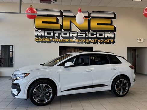 Used 2024 Audi Q4 e-tron Premium Plus w/ Premium Plus image 2