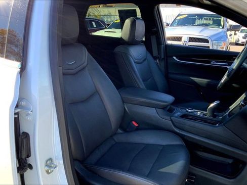Used 2025 Cadillac XT5 Premium Luxury image 6