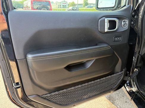Used 2025 Jeep Wrangler Unlimited Sahara AWD/4WD image 13