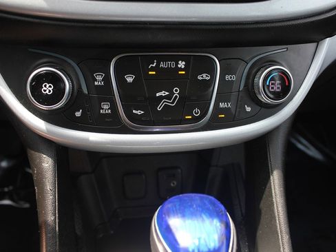 Used 2017 Chevrolet Volt LT w/ Comfort Package FWD image 20