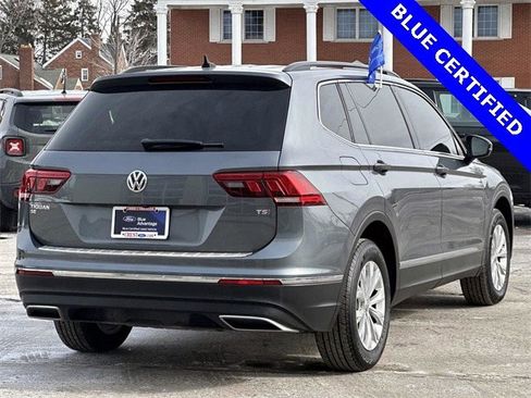 Used 2018 Volkswagen Tiguan SE w/ Panoramic Sunroof Package image 3