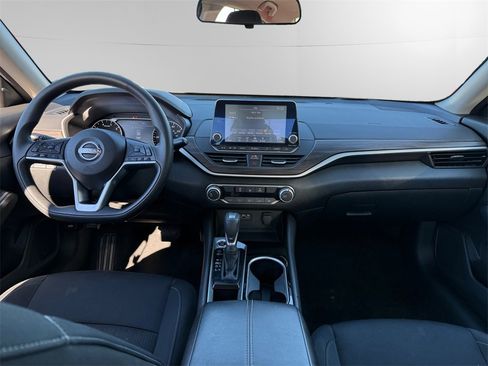 Used 2024 Nissan Altima 2.5 SV image 10