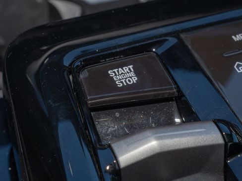 Used 2025 BMW 530i w/ M Sport Package image 33