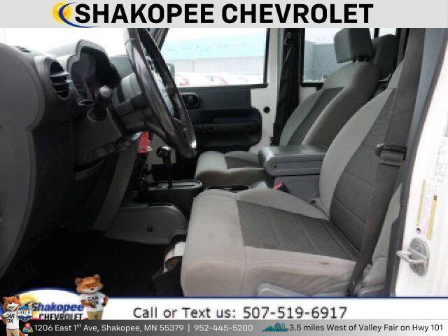 Used 2010 Jeep Wrangler Unlimited Rubicon AWD/4WD image 7