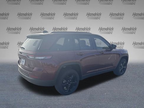 New 2025 Jeep Grand Cherokee Limited w/ Luxury Tech Group II RWD image 8