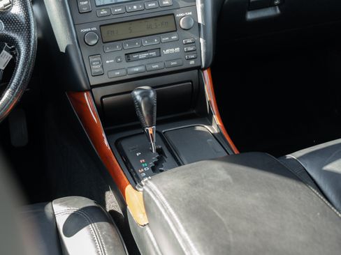 Used 2005 Lexus GS 300 w/ Leather & Memory System Pkg RWD image 11