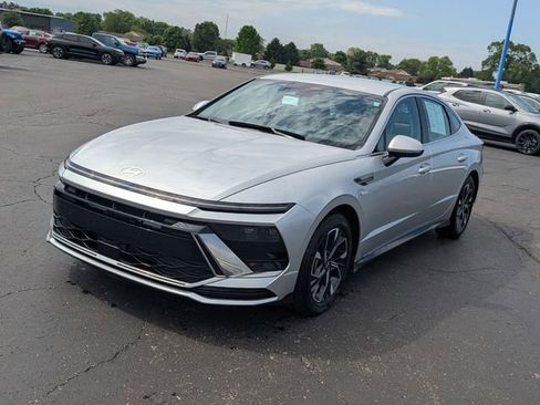 Used 2025 Hyundai Sonata SEL FWD image 3