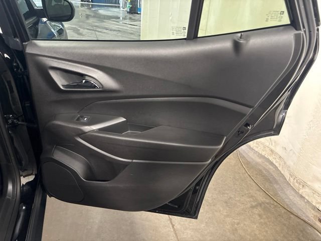 Used 2025 Chevrolet Trax LT FWD image 30