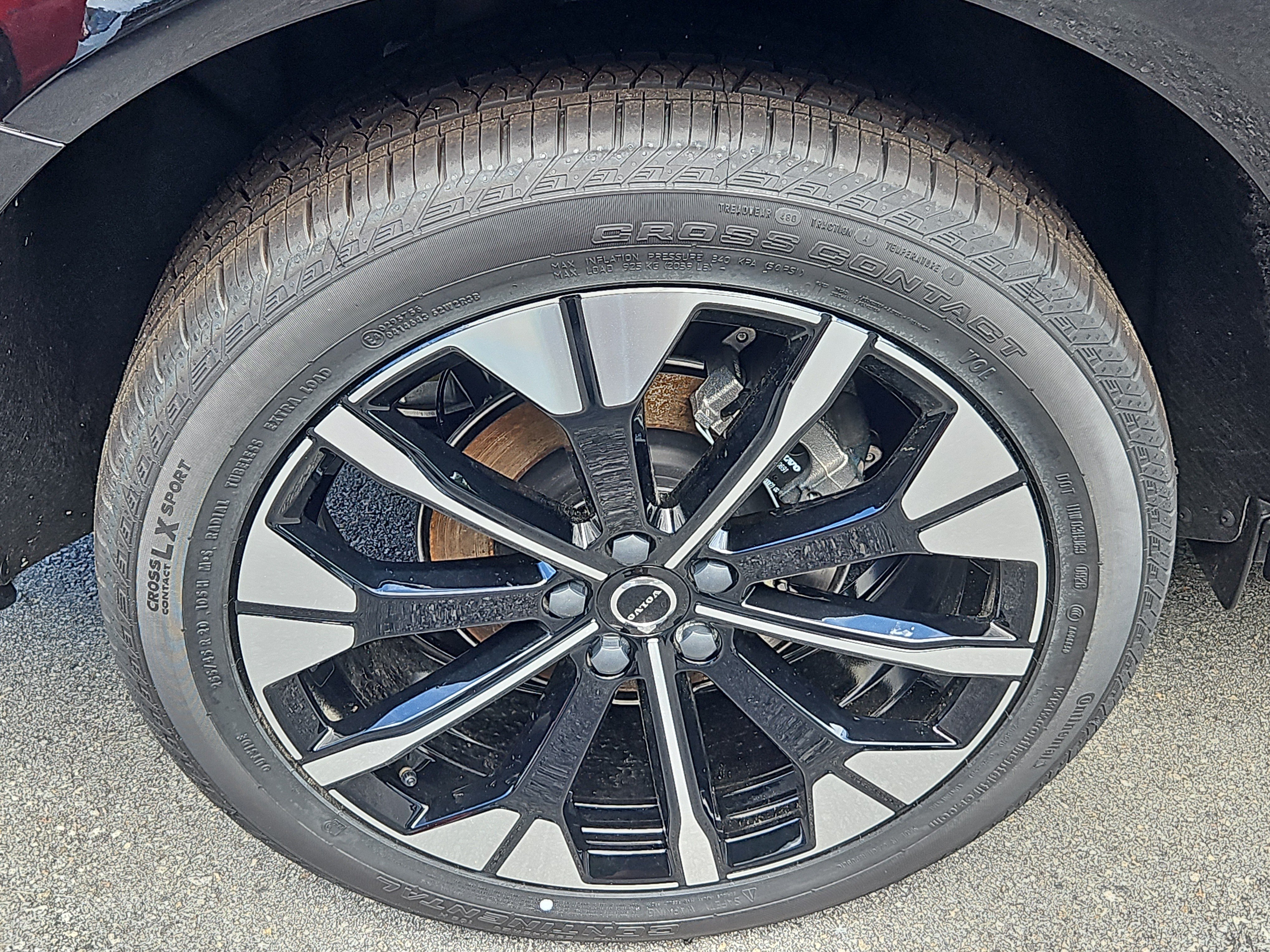 New 2026 Volvo XC60 B5 Plus w/ Protection Package Premier AWD/4WD image 18