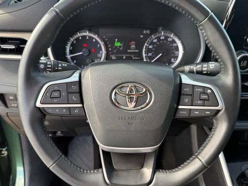 Used 2023 Toyota Highlander XLE FWD image 15