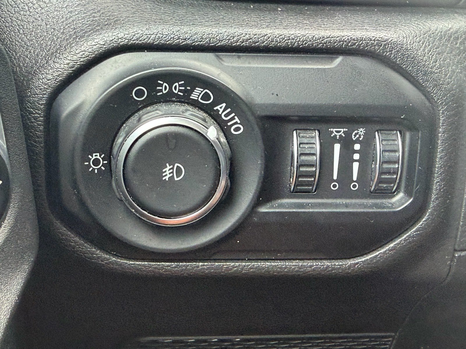 Used 2020 Jeep Wrangler Sport AWD/4WD image 30