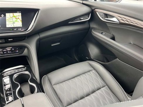 Used 2023 Buick Envision Avenir image 16