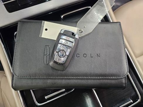 Used 2023 Lincoln Aviator AWD w/ Premium Package image 23