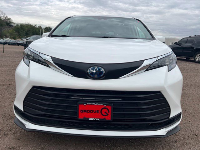 Used 2024 Toyota Sienna LE AWD/4WD image 7