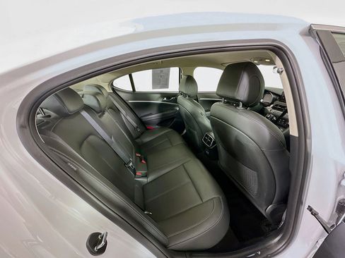 Used 2025 Genesis G70 2.5T image 30