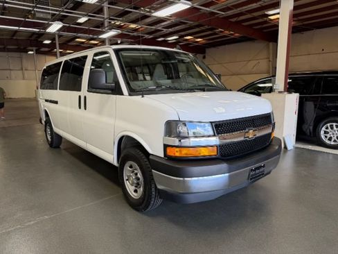 Used 2024 Chevrolet Express 3500 LT w/ LT Preferred Equipment Group RWD image 6