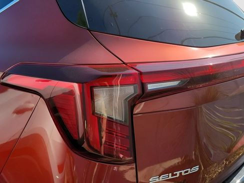 Used 2024 Kia Seltos SX AWD/4WD image 35