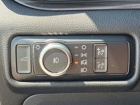Used 2022 Ford Explorer Limited w/ Equipment Group 301A AWD/4WD image 34