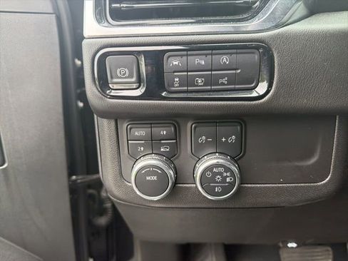 Used 2025 GMC Yukon Denali AWD/4WD image 24