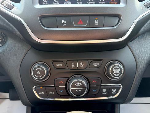 Used 2021 Jeep Cherokee Trailhawk image 31