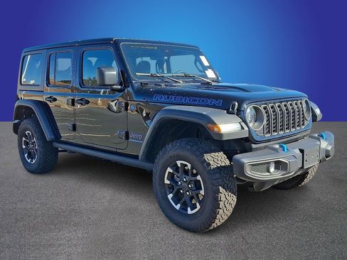 Used 2025 Jeep Wrangler Unlimited Rubicon 4xe w/ Safety Group AWD/4WD image 3