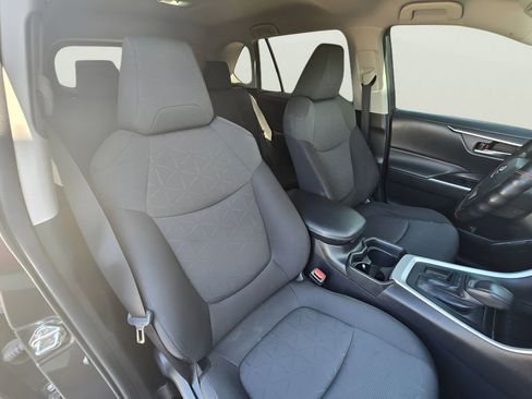 Used 2021 Toyota RAV4 XLE image 61