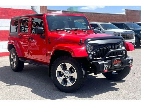 Used 2017 Jeep Wrangler Unlimited Sahara w/ Dual Top Group AWD/4WD image 12