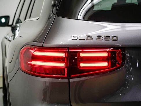 Used 2026 Mercedes-Benz GLB 250 image 9