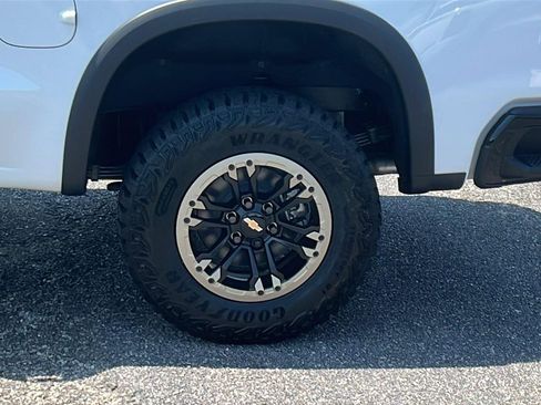New 2025 Chevrolet Silverado 1500 ZR2 w/ Technology Package AWD/4WD image 9