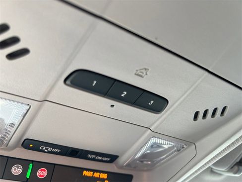 Used 2024 GMC Terrain SLT image 30