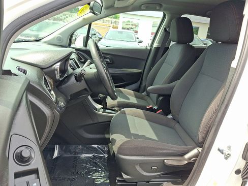 Used 2020 Chevrolet Trax LS w/ Tint and Cruise Package FWD image 15