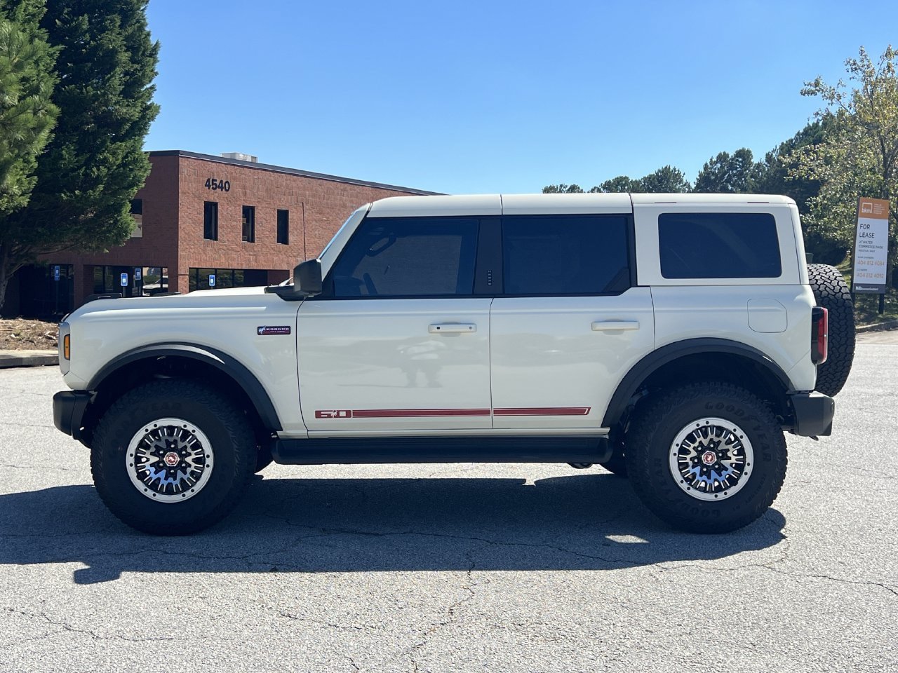 New 2026 Ford Bronco Outer Banks w/ Sasquatch Package AWD/4WD image 21