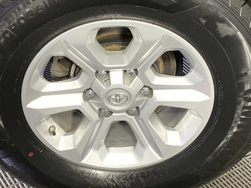 Used 2021 Toyota 4Runner SR5 AWD/4WD image 29