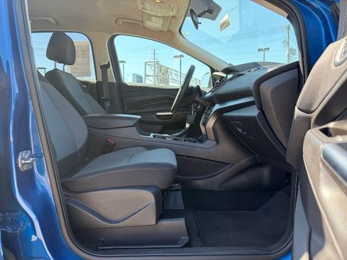 Used 2017 Ford Escape SE w/ Equipment Group 201A AWD/4WD image 6