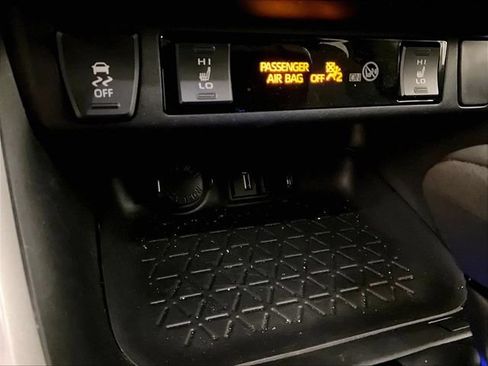 Used 2022 Toyota RAV4 XLE w/ XLE Grade Weather Package AWD/4WD image 31