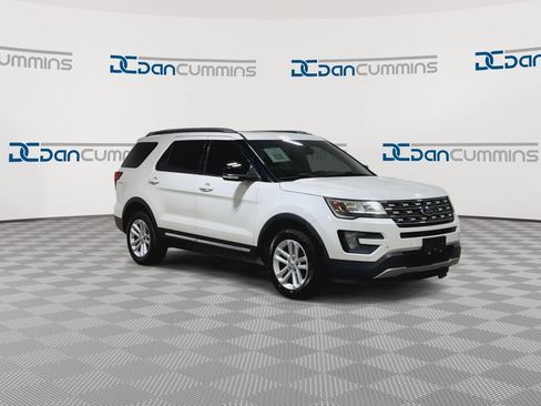Used 2016 Ford Explorer XLT w/ Equipment Group 202A AWD/4WD image 3
