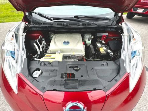 Used 2015 Nissan Leaf FWD image 30