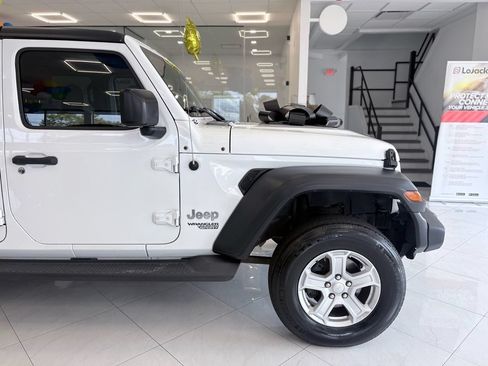 Used 2018 Jeep Wrangler Unlimited Sport S AWD/4WD image 9