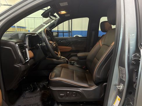 Used 2023 GMC Canyon AT4 w/ AT4 Premium Package AWD/4WD image 16