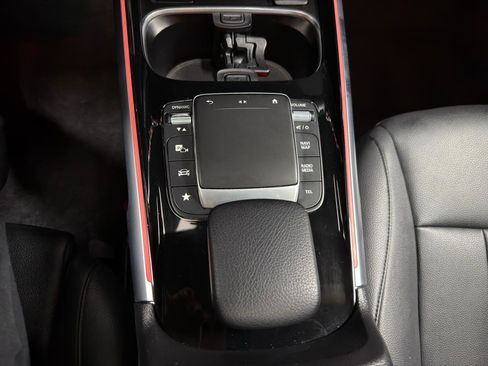 Used 2022 Mercedes-Benz GLB 250 4MATIC w/ Premium Package Lite image 21