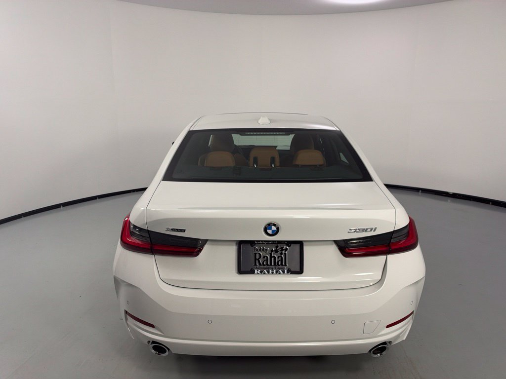 Used 2023 BMW 330i xDrive Sedan w/ Premium Package AWD/4WD image 6