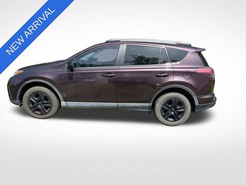 Used 2018 Toyota RAV4 LE FWD image 6