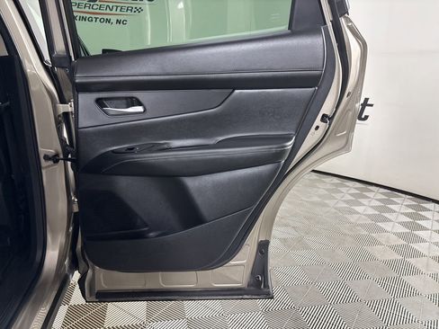 Used 2025 Nissan Murano SL image 27