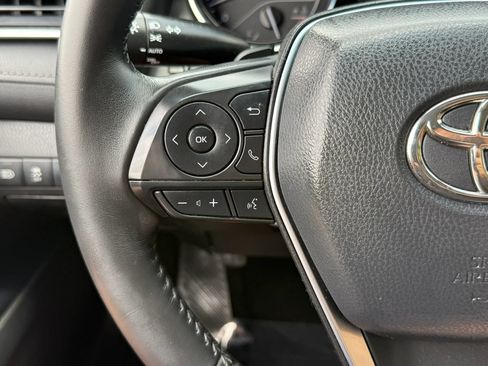 Used 2018 Toyota Camry SE FWD image 18