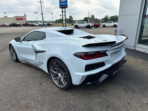 Used 2023 Chevrolet Corvette Z06 RWD image 5