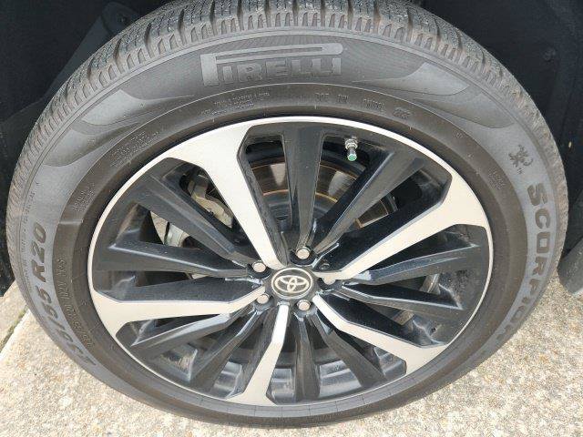 Used 2022 Toyota Highlander XSE FWD image 19